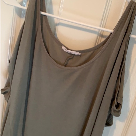 Cut out Shoulder Top - Picture 5 of 8